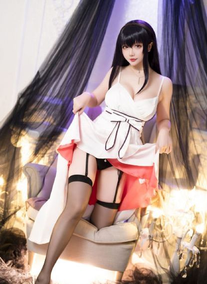 双胞胎姐妹齐上阵许多人物