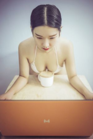 女仆色